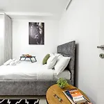Apartment With Sea View And Balcony Facing West By Sea N\' Rent