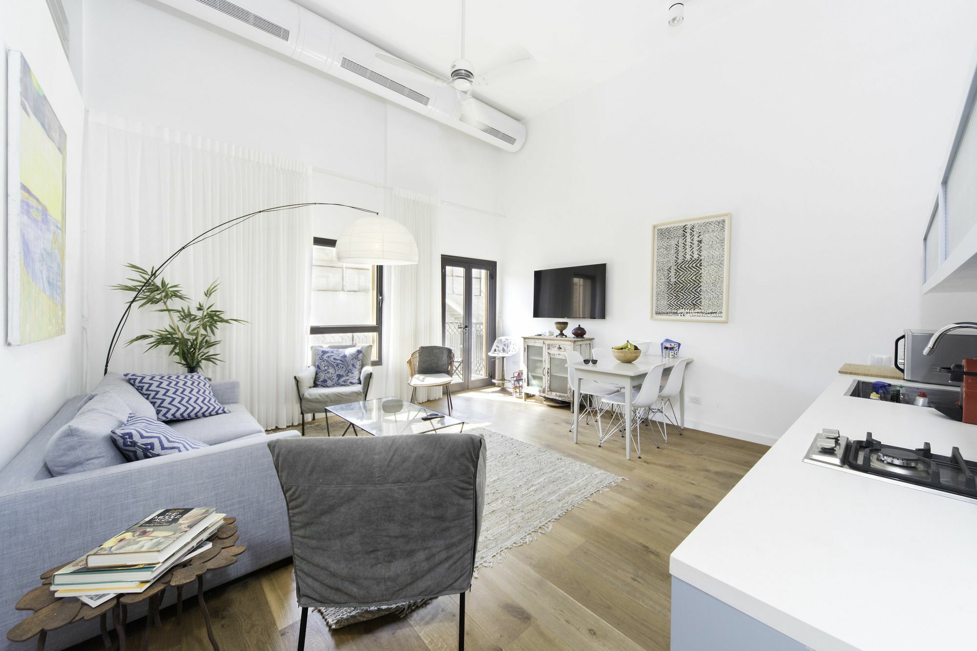 With Sea View And Balcony Facing West By Sea N' Rent Apartment
