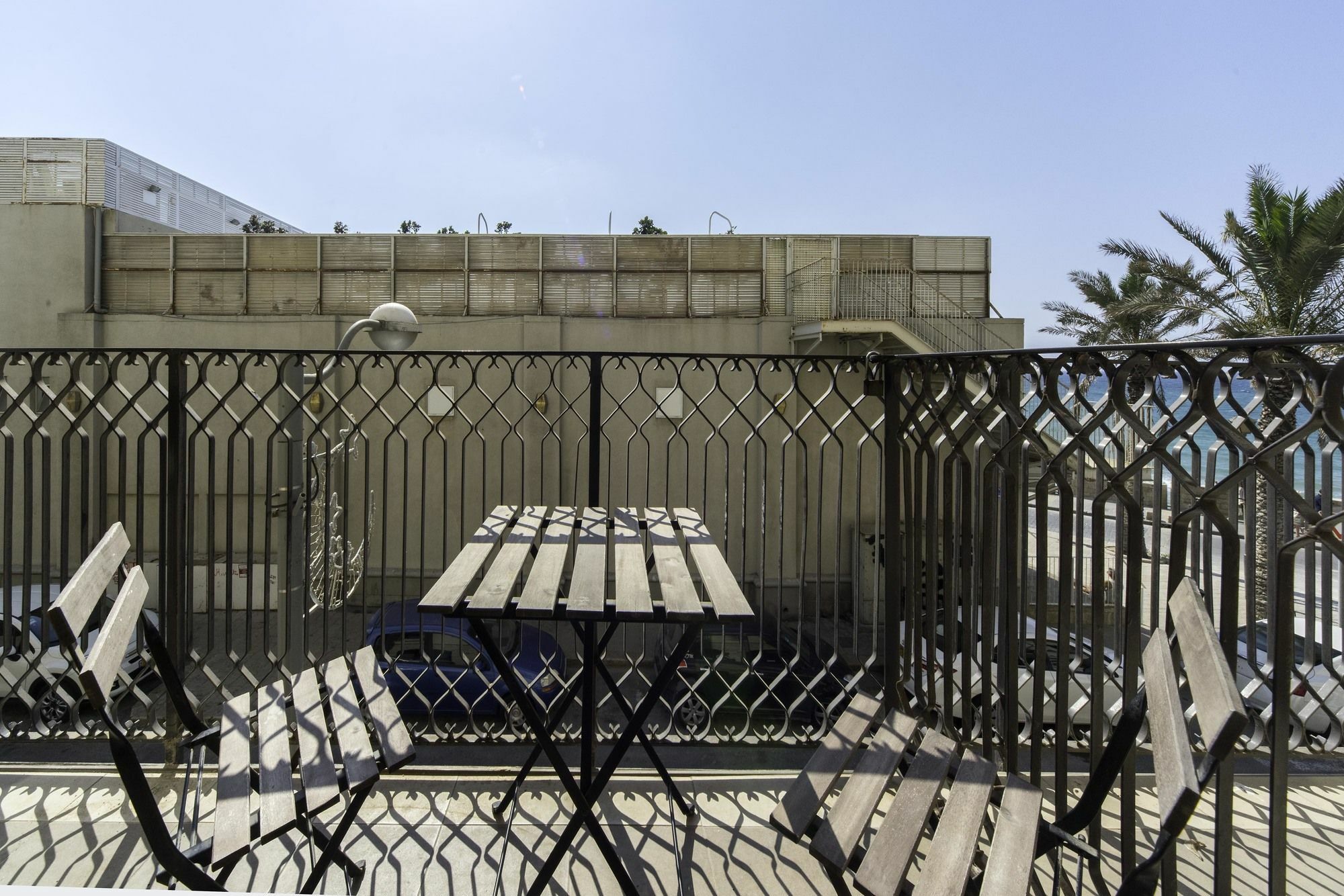 Apartment With Sea View And Balcony Facing West By Sea N' Rent