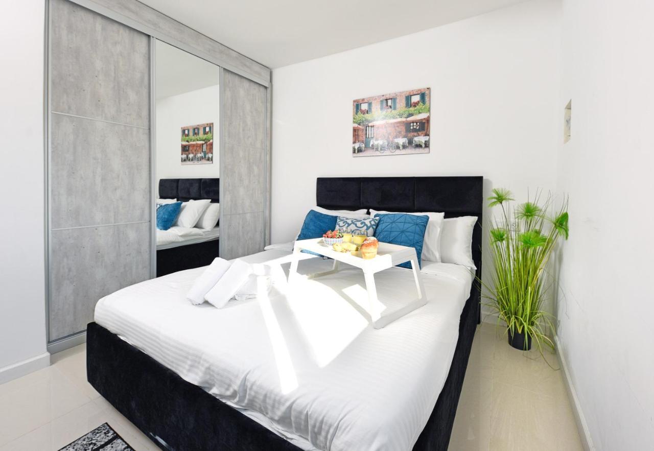 With Sea View And Balcony Facing West By Sea N' Rent Căn hộ Tel Aviv
