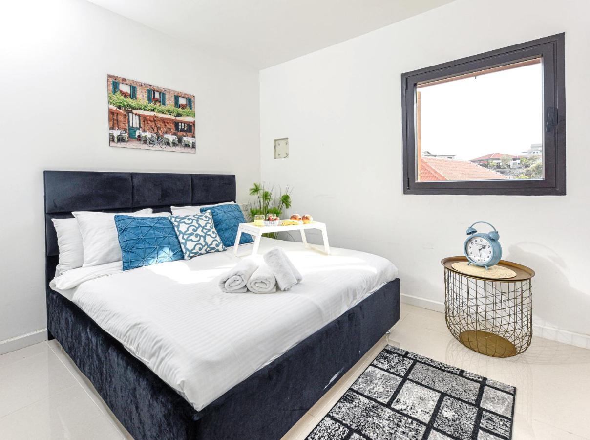 With Sea View And Balcony Facing West By Sea N' Rent Căn hộ Tel Aviv