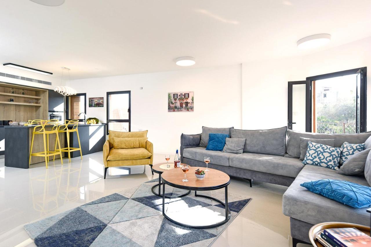 Căn hộ With Sea View And Balcony Facing West By Sea N' Rent Tel Aviv